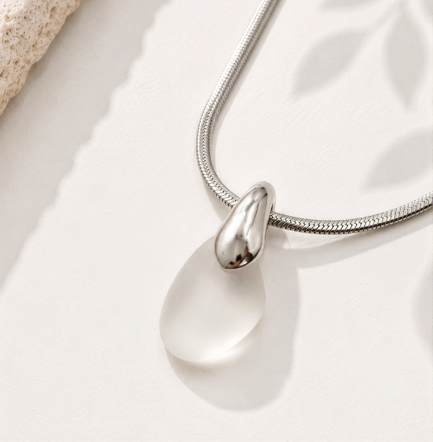 FOAM Drop Necklace